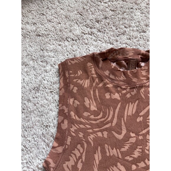 SKIMS Summer Mesh Mock Neck Bodysuit in Latte Swirl Size MEDIUM - Picture 2 of 4